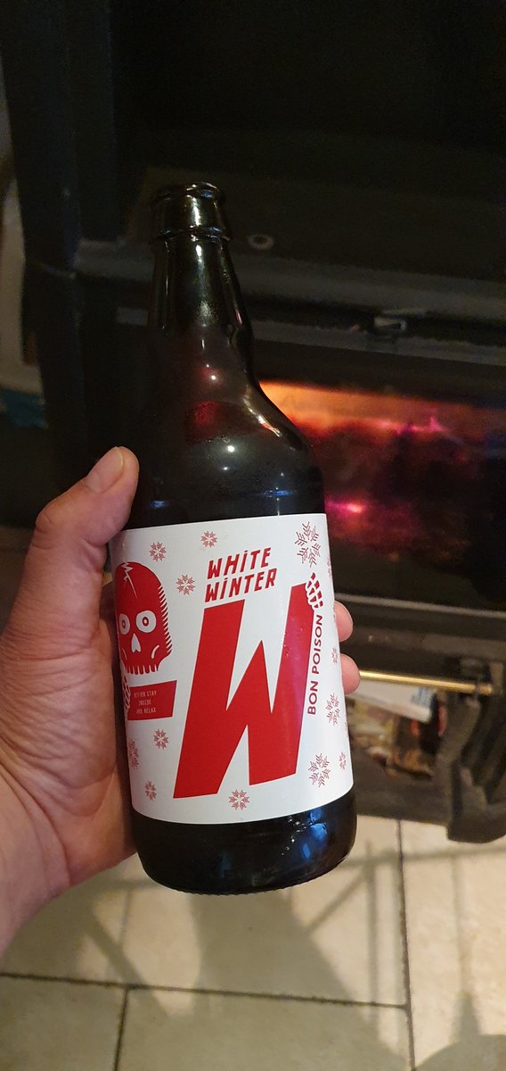 cyberurier's tweet photo. J'ai craqué. J'ai allumé le garlot. Mon petit plaisir, une bière d'hiver au coin du feu. #bonpoison https://t.co/Wp43RNIDOB