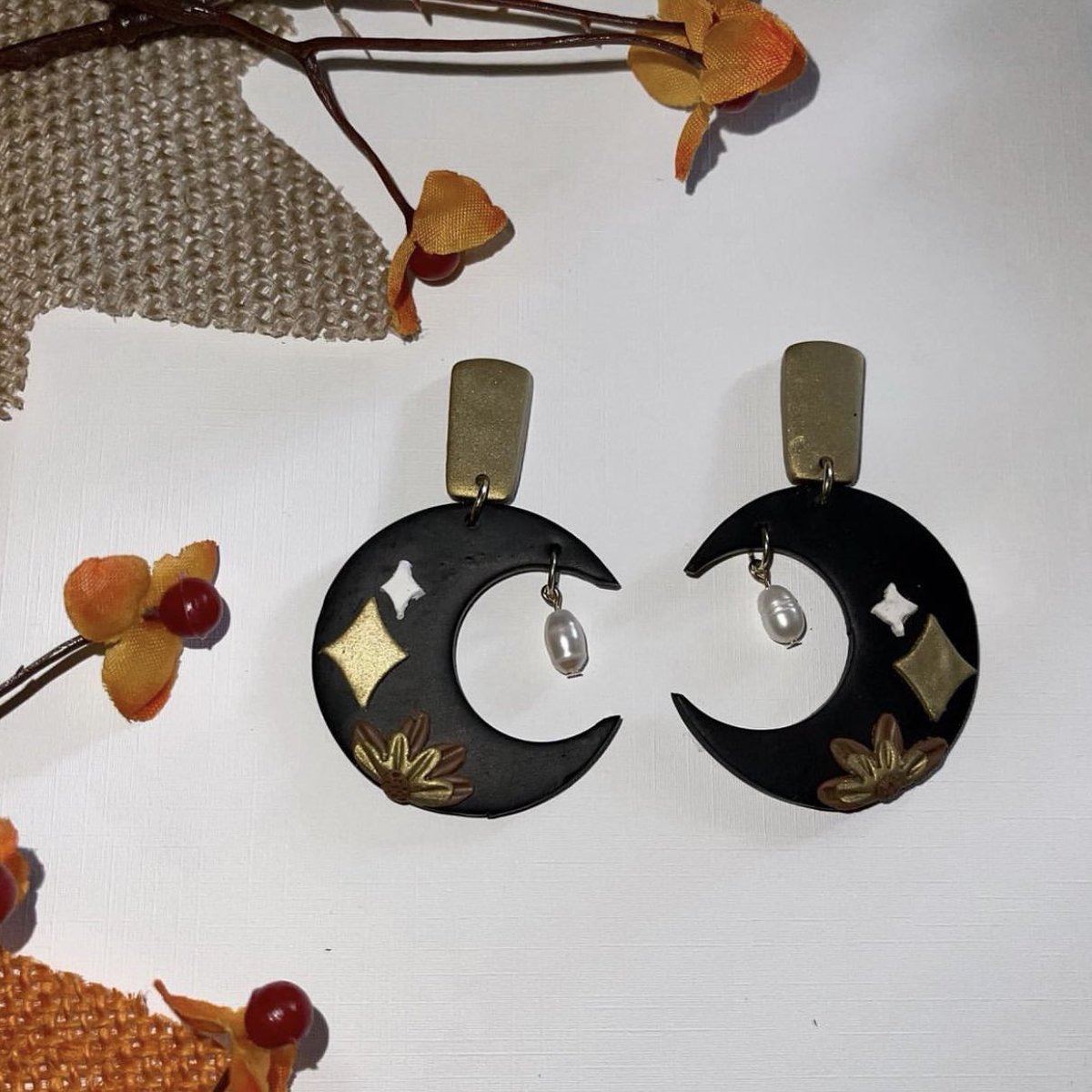 sensitives_shop's tweet photo. I have a sale going on rn on my IG highlight named “story sales”! A lot of earring are $20 plus free shipping ✨ DM if interested in any item 🥹

https://t.co/MAxXOGNijg https://t.co/FB2lf3q19q