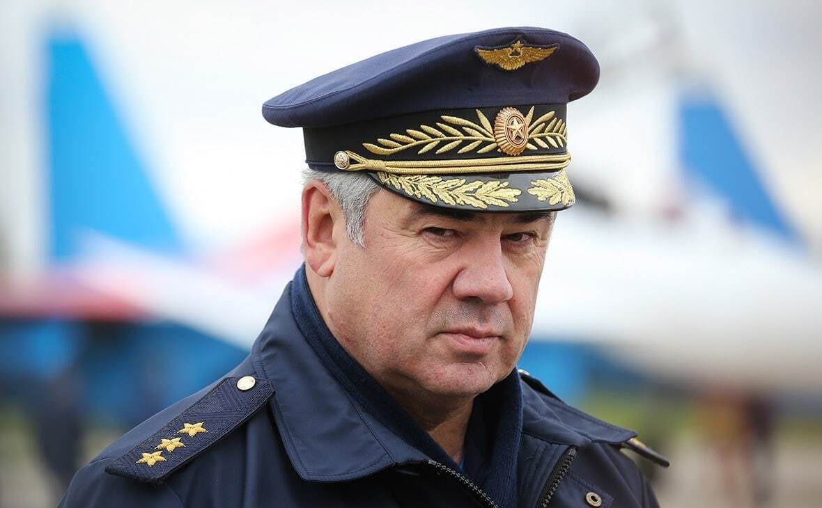 Виктор Бондарев подал рапорт на имя Сергея Шойгу с просьбой вернуть его на службу для участия в СВО.
Бондарев ранее был главнокомандующим сначала ВВС РФ, позднее ВКС РФ. Сейчас он занимает должность председателя комитета Совфеда по обороне и безопасности