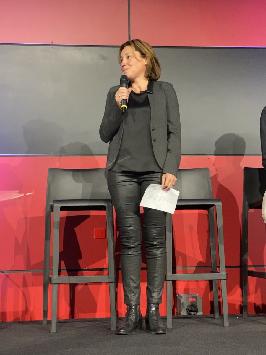 FondationHCL's tweet photo. C'est au tour de Peggy Leplat-Bonnevialle, référente Impression #3D à la Direction de l'Innovation du @CHUdeLyon de prendre la parole.

Ce soir, elle nous présente un cerveau, une aorte, un foie et une hanche (1/2)

#FondationHCL #FHCL #DinerFHCL https://t.co/YKhu2CI1Ly