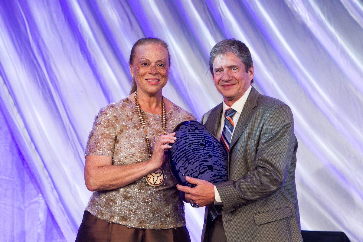 JUST ANNOUNCED: The 2022 Muhammad Ali Humanitarian Award recipients! 🦋 

Congrats to this amazing panel of honorees! 

Get Involved in this year's ceremony and learn more: alicenter.org/ali-center-ann…