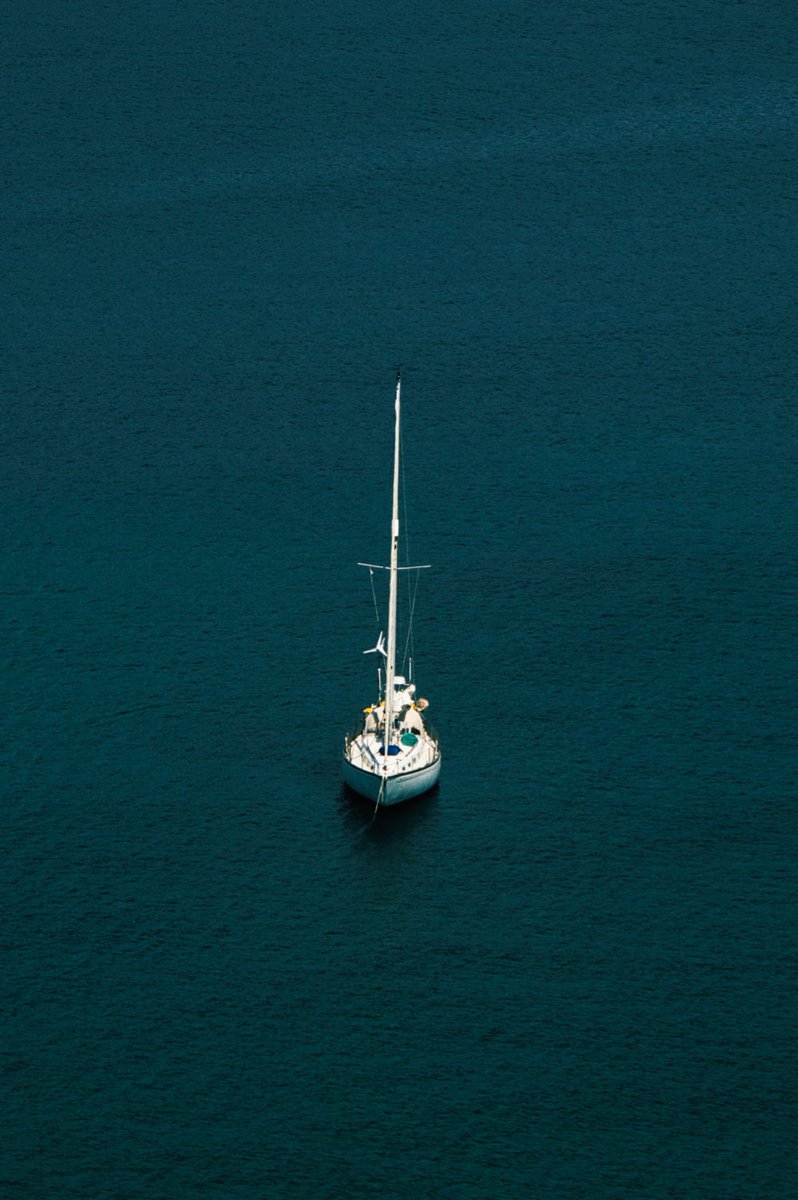 HelloSchreiber's tweet photo. @michaelboegl Lonely ship, north sea https://t.co/dcJYe1yD6d