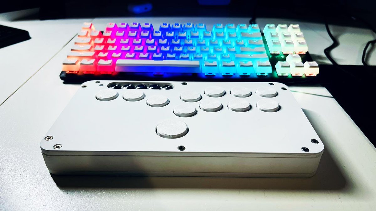 Vernon2X's tweet photo. Full white custom hitbox 🤍
My bro @arcadepower_ built this masterpiece for me! It’s light, handy and extremely responsive 👍
Check his profile if you want to know more 👉 @arcadepower_
“Fighting has evolved.
Obsession remains.”
#hitbox #nanobox #custom #fgc #arcade https://t.co/RoIpJSzLnm