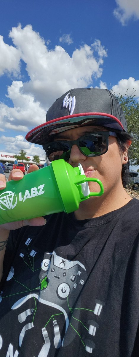 BloodieKnuX's tweet image. 🎵  Man it's a hot one... like seven inches from the mid day sun~ 🎵

Texas is hot as hell right now, but thank goodness I got My @GamerAdvantage glasses to protect my eyes in the daylight &amp;amp; @GoodGameLabz to keep me hydrated and energized!

Never go anywhere without these