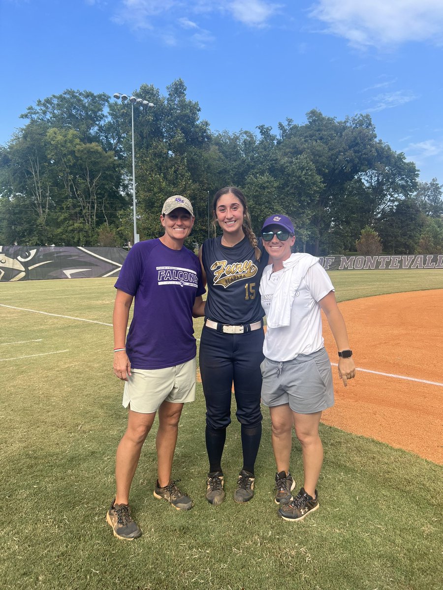 Huge thanks to <a href="/11BWade/">Beth Wade</a> <a href="/rachtwentynine/">Rachael Reeves</a> for the tour!! Had the best time on campus today!!