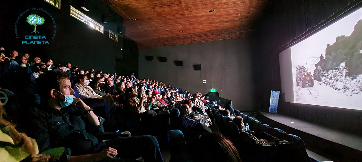 cinemaplaneta's tweet photo. Vista de la hermosa función de #fireoflove dirigida por @saradosa que conmovió al público asistente presente en las proyecciones de @CinemaPlaneta #CDMX. Sala llena y las emociones al borde de la butaca con esta histora de fuego y amor
@procine_oficial @natgeodocs @CinetecaMexico https://t.co/P0MyMApAP3