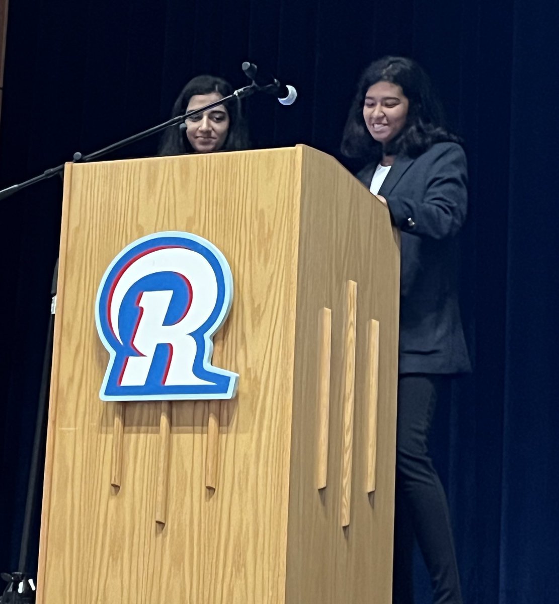 LCPS_CTAE's tweet photo. Special thanks to @VirginiaDECA @VAFBLA @virginiafccla and @northernvatsa for joining our #LCPSCTE teachers at today’s county-wide professional development day! Thank you, state and regional officers, for spending your morning with us! #lcps23 https://t.co/dqTlCS11wv