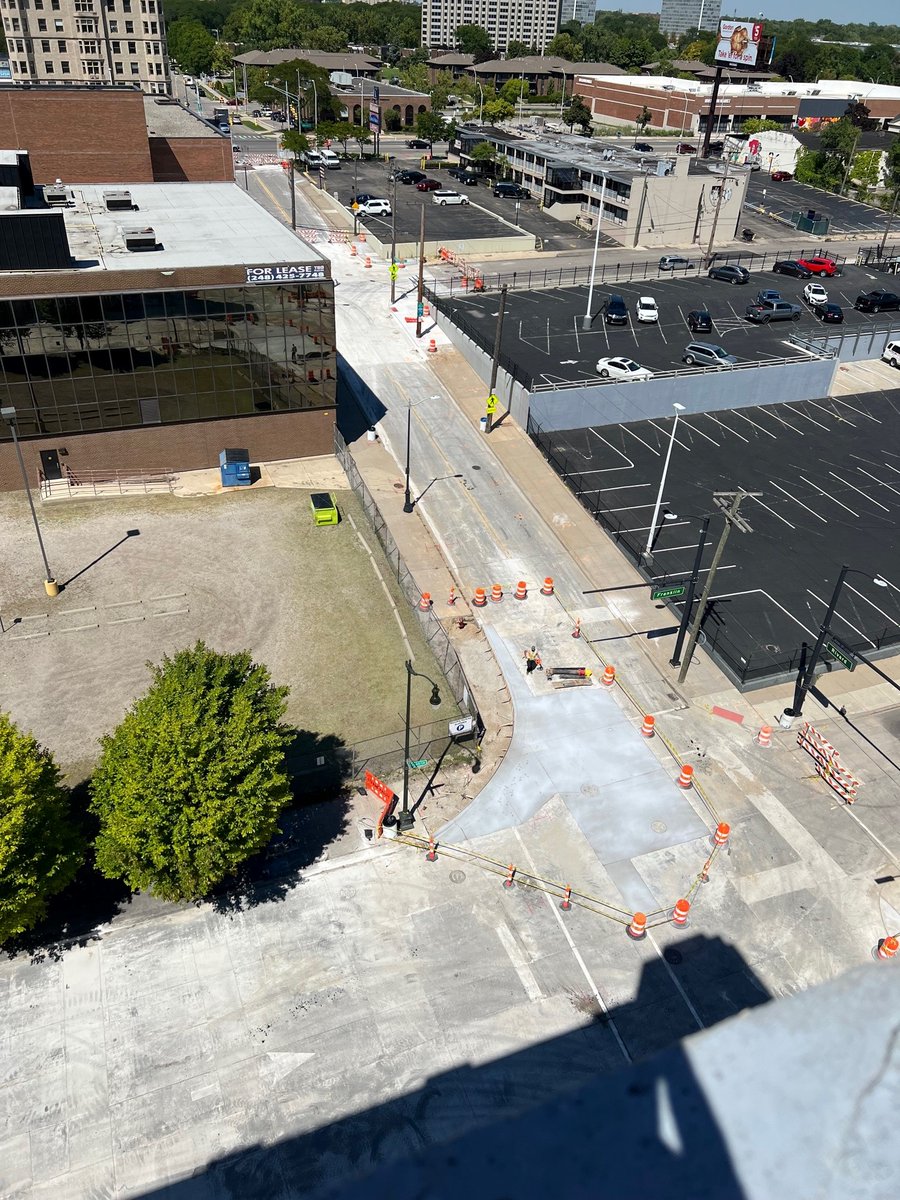 detroitgp's tweet photo. The work continues in Downtown #Detroit as we prepare for the return of #DetroitGP to the streets of the Motor City. Check out the progress of the updated Turn 1 and pit lane entrance that will welcome @INDYCAR, @IMSA Michelin Pilot Challenge, @GoTransAm & @IndyLights in 2023. https://t.co/pWiUw6s1rI
