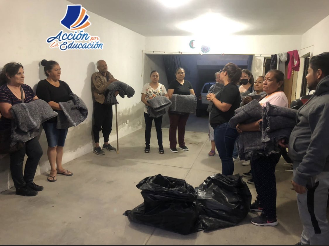 AccionXED's tweet photo. Agradecemos a la Lic. @claudiahepan el apoyo brindado qué pudimos llevar a uno de nuestros comités vecinales de la Col. la Virgen.  @AaronGurrolah 
#PAN #AccionPorLaEducacion https://t.co/g7IyCIKYiE