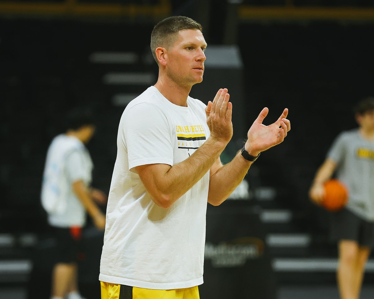 IowaHoops's tweet photo. 𝗢𝗳𝗳𝗶𝗰𝗶𝗮𝗹𝗹𝘆 𝗢𝗳𝗳𝗶𝗰𝗶𝗮𝗹 🏀
First Day of Practice ☑️

#Hawkeyes https://t.co/X6Zi3FzBRM