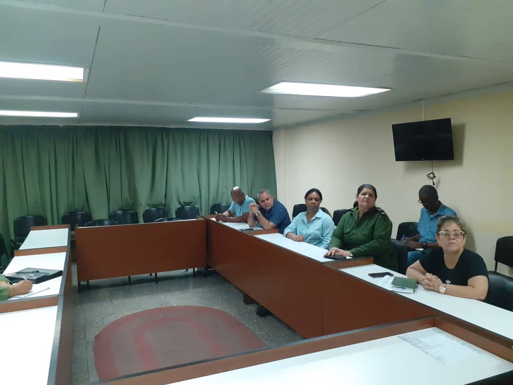 InesMChapman's tweet photo. Continuamos recorrido en Artemisa, ahora en el municipio San Cristóbal junto a @GladysArtemisa, @JLBrocheLorenzo y la Vice Gobernadora. En el hospital intercambiamos con su joven director, los pacientes están bien atendidos, los trabajadores preparados ante el huracán #IAN #Cuba https://t.co/EumVePSceN
