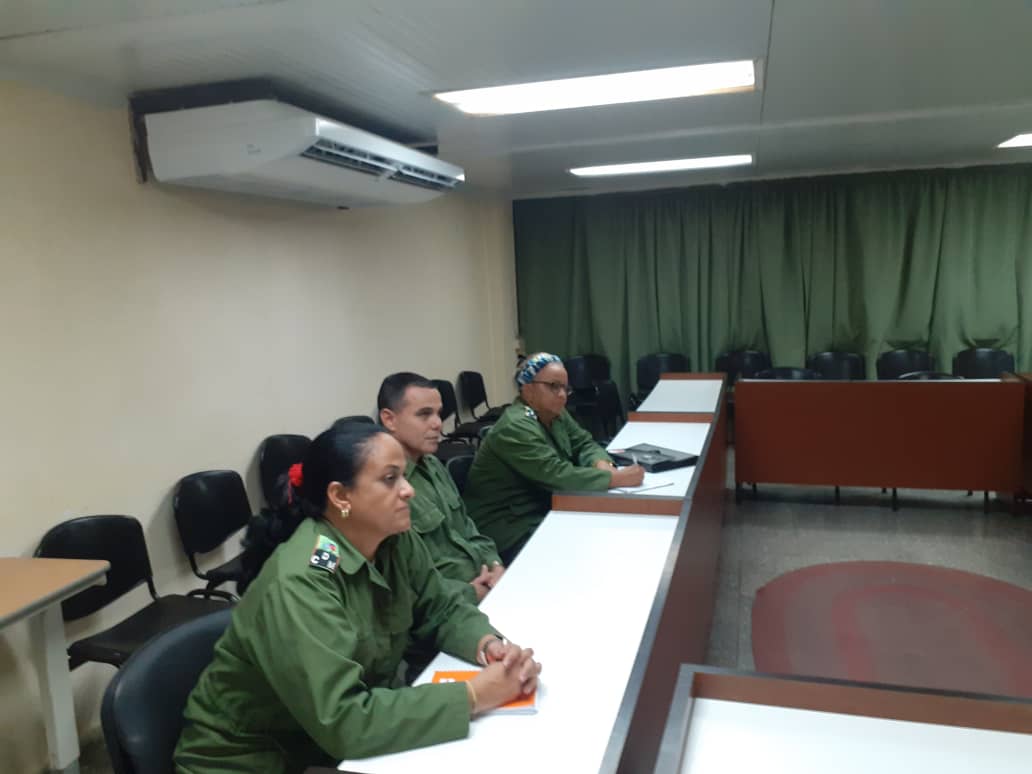 InesMChapman's tweet photo. Continuamos recorrido en Artemisa, ahora en el municipio San Cristóbal junto a @GladysArtemisa, @JLBrocheLorenzo y la Vice Gobernadora. En el hospital intercambiamos con su joven director, los pacientes están bien atendidos, los trabajadores preparados ante el huracán #IAN #Cuba https://t.co/EumVePSceN