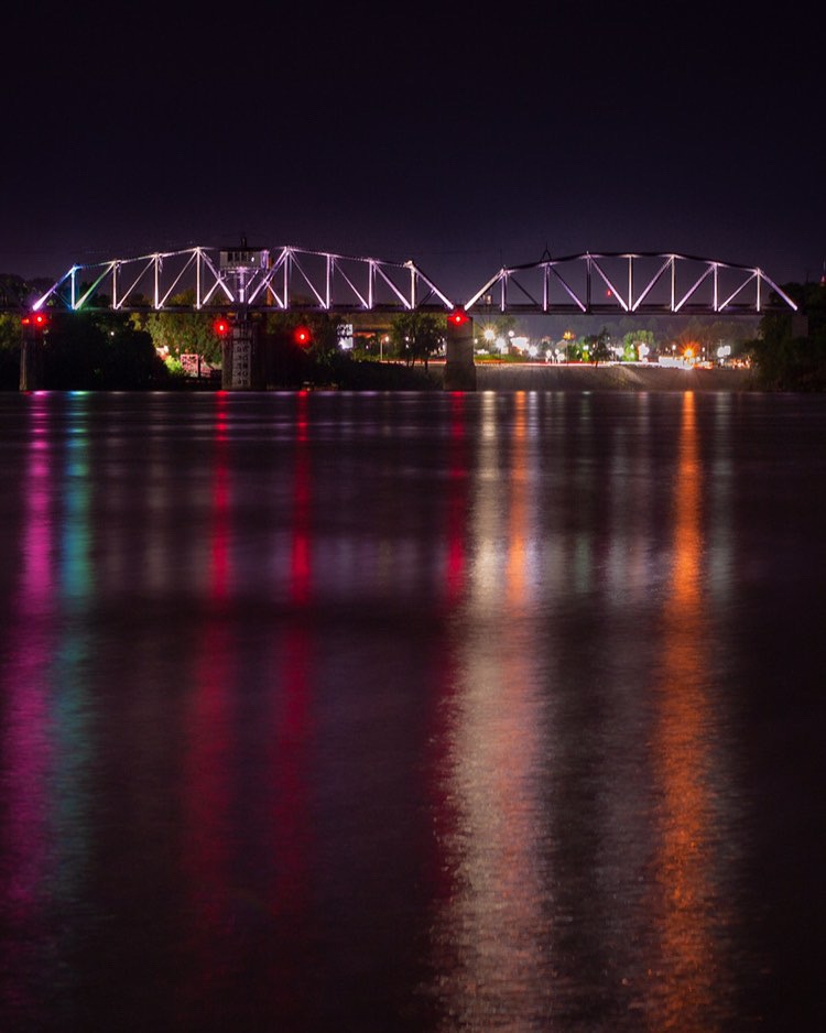Clarksville_CVB's tweet photo. Evening glow along the Cumberland River πππ
π·οΈ @exp_needed
#evening #night #nightlights #glow #bridge #lightedbridge #river
#cumberlandriver #clarksvilletn #visitclarksvilletn https://t.co/9BX2OqwZe5