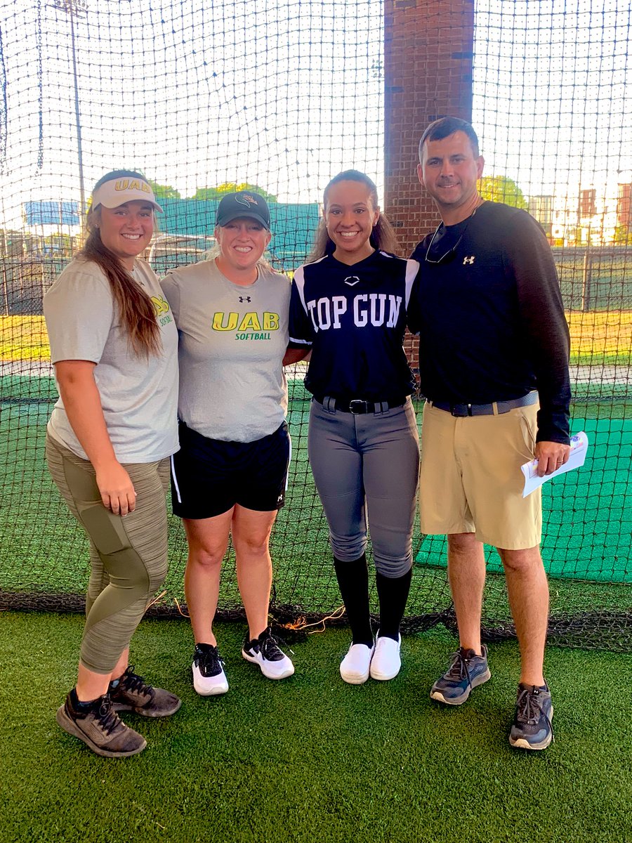 TaleeSims15's tweet photo. I had a great time at the UAB Softball offensive clinic this evening! Learned great tips and loved having the one on one time with the OUTSTANDING coaches @SallieB34 @AJDaugherty1! 
@16uGun #dreamchasing #gettingbettereachday #grindneverstops https://t.co/IsK8qGVGMC
