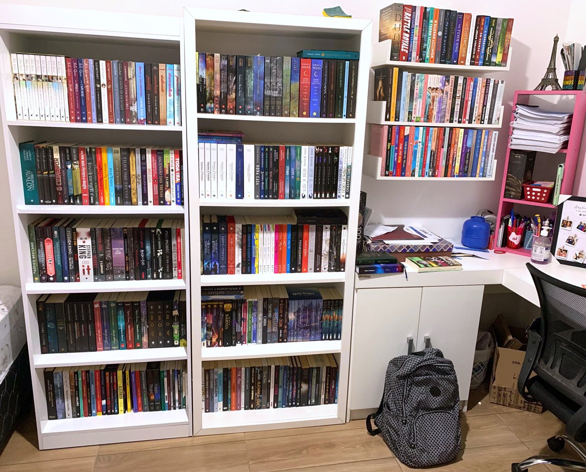 vivibooks_'s tweet photo. Meu maior orgulho e também o motivo das minhas dívidas 🤩 https://t.co/0vspIFXCXJ