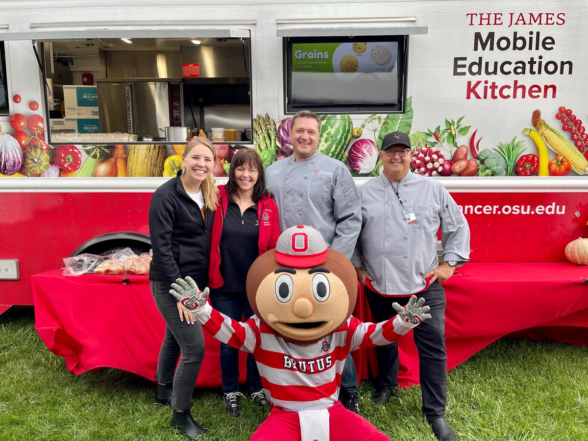 MedDietOSU's tweet image. Thanks to Brutus, @ColleenSpees  and OSU Wexner's Cameron Carothers, Dave Brue &amp;amp; Mike Carnahan for cooking demos at Waterman Farms yesterday.  It was Buckeyethon Families with fall favs like pumpkin soup, fall ferro chopped salad &amp;amp; roasted red peppers &amp;amp; Brussels sprouts.😋