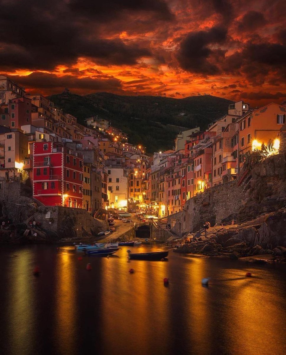 knowstheworld's tweet photo. Cinque Terre, Italy. 🇮🇹 https://t.co/mlPC4UY0zX