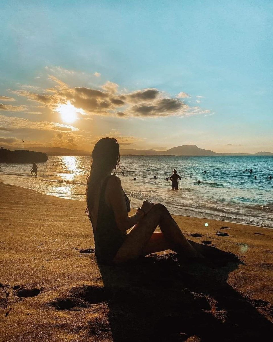 AmhsaMarina's tweet photo. Our favorite colors are orange🧡 sunset &amp; blue💙sky #CasaMarina

📸 @evgenia_kitti https://t.co/MdesmIkEbe