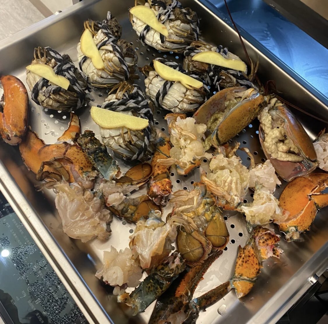 maelsahn's tweet photo. Eat seafood today https://t.co/D0c7ZaeEg9
