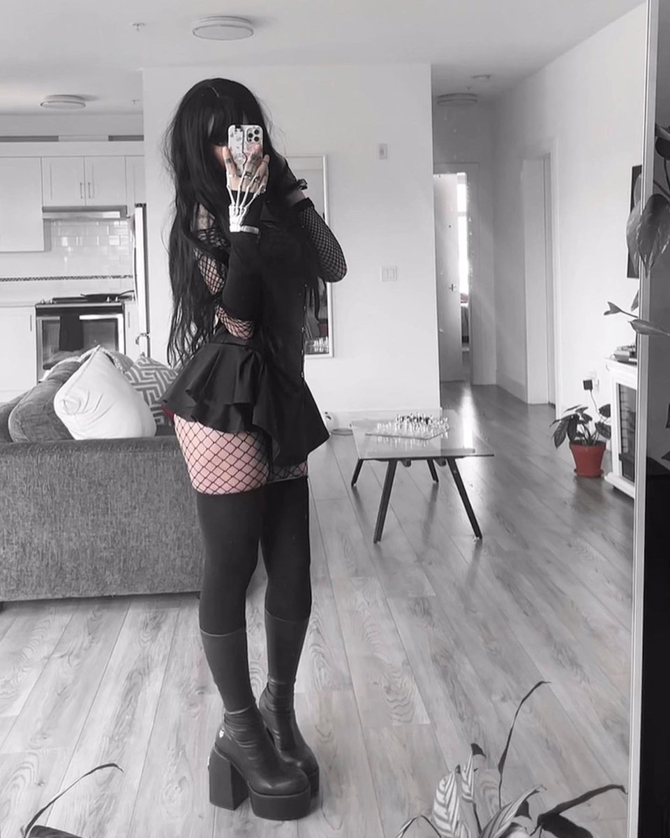Anna on Twitter: "RT @ghostkittenxx: dressed up or dressed down?🖤"