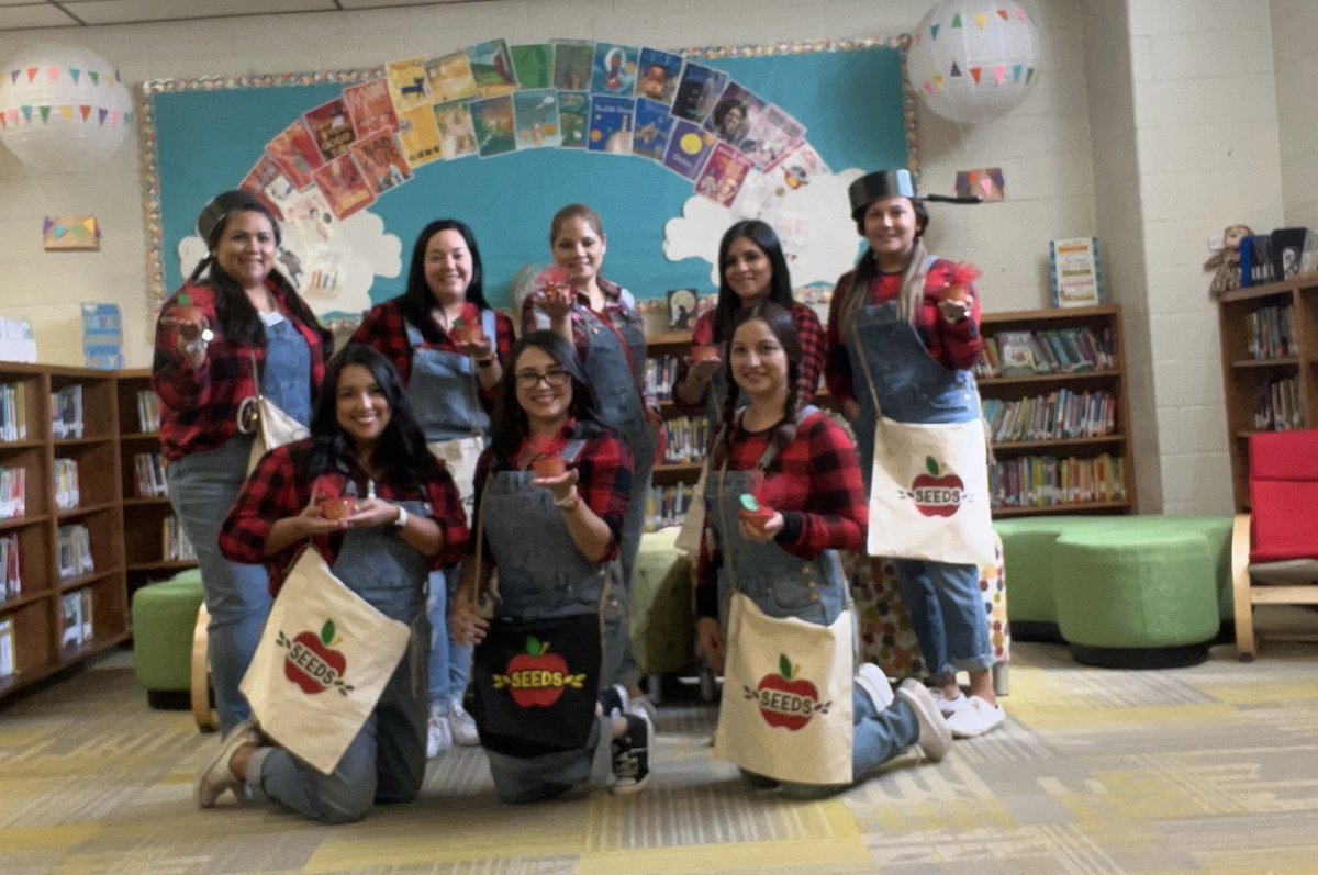 Las_Yescas's tweet photo. 2022 Johnny Appleseed Day🍎 @LYE_MrsA @LYE_SCIENCELAB @LYEcoding @Ms_LABennett @MrsNGonzalez1 @sarai675 @CIS_Ms_Robles https://t.co/ERg92m6Rw2