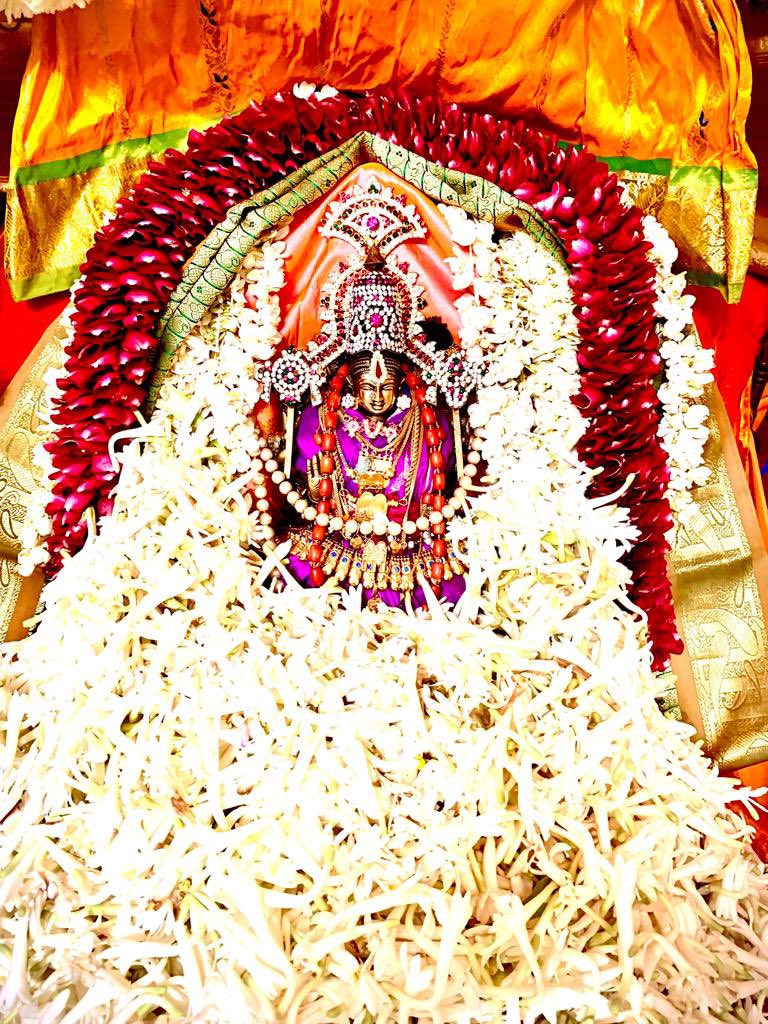 andavanashramam's tweet photo. Photos of Navaratri Thayar Utsavam Day 1 at Secunderabad, Delhi, Goregaon and Dombivli Ashramams
#Navratri #Hindu #Andavan https://t.co/hk0VzHIkCg