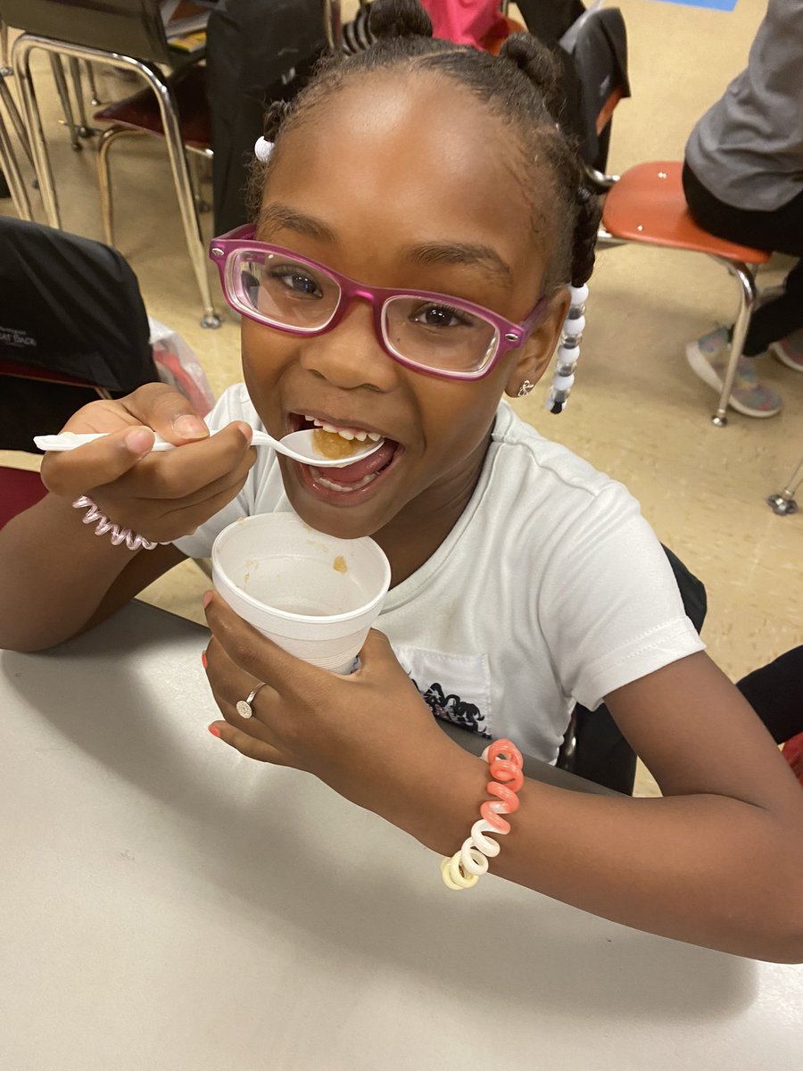 kathycskinner's tweet image. Happy Birthday Johnny Appleseed 🍎 #yum #homemadeapplesauce  @FultondaleElem @JEFCOED