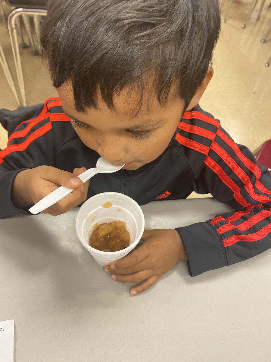 kathycskinner's tweet image. Happy Birthday Johnny Appleseed 🍎 #yum #homemadeapplesauce  @FultondaleElem @JEFCOED