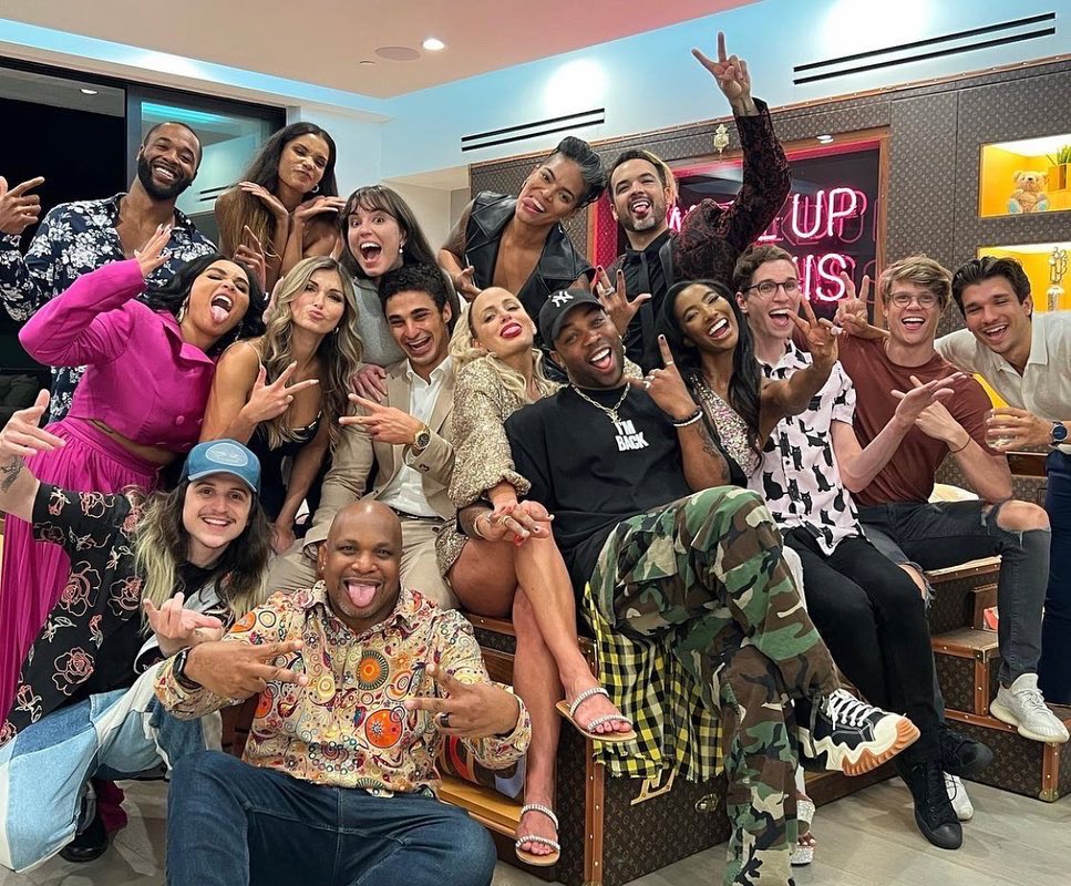 IndyKaz's tweet photo. Such a great time celebrating with all #bb24 cast and alumni 🎉 Congratulations Taylor & thank you Todrick for having us! #bigbrother family for life 🫶🏼
Comemorando o último episódio com todos os participantes! Parabéns Taylor!
#bbindy #teamindy https://t.co/Po2MUbkeV1