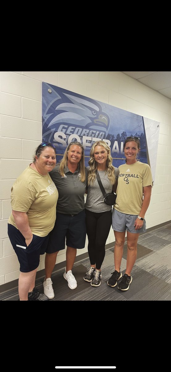 MadisonHumber2's tweet photo. It’s official! Thank you to @CoachPerkinsSB @heather_gelbard @MaryBethDen @suttonlong5 for this opportunity! GO EAGLES 🦅🤍 #GATA @gaimpact16U @MikeMaherII @hittingcoachJ @Just_us_Kicks https://t.co/yXzZhhViXy