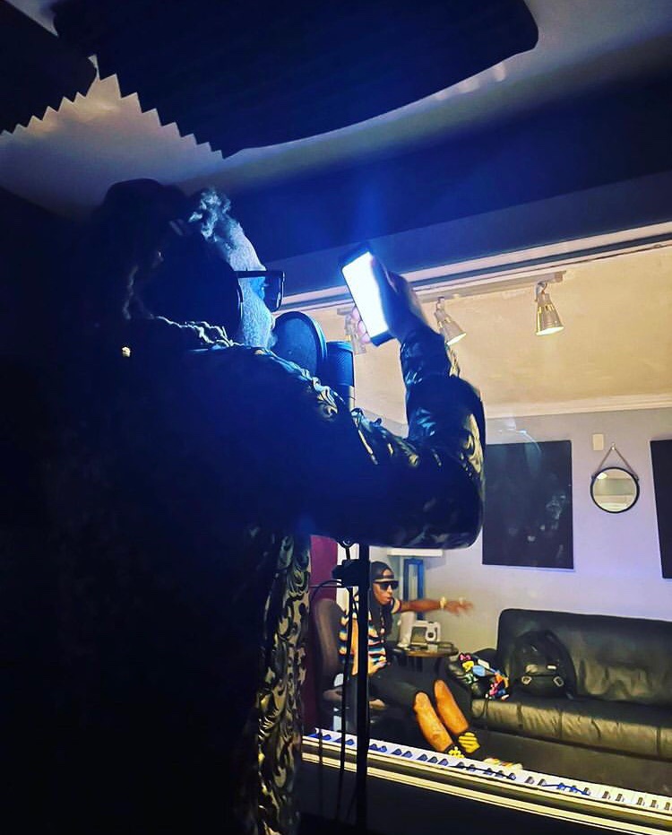 BlackTwilight29's tweet photo. #librasta @pge_kingdon LET’S GET IT!!!! #studioshit #playavibes @theblacklabeltruth https://t.co/CmrvKsE5lX