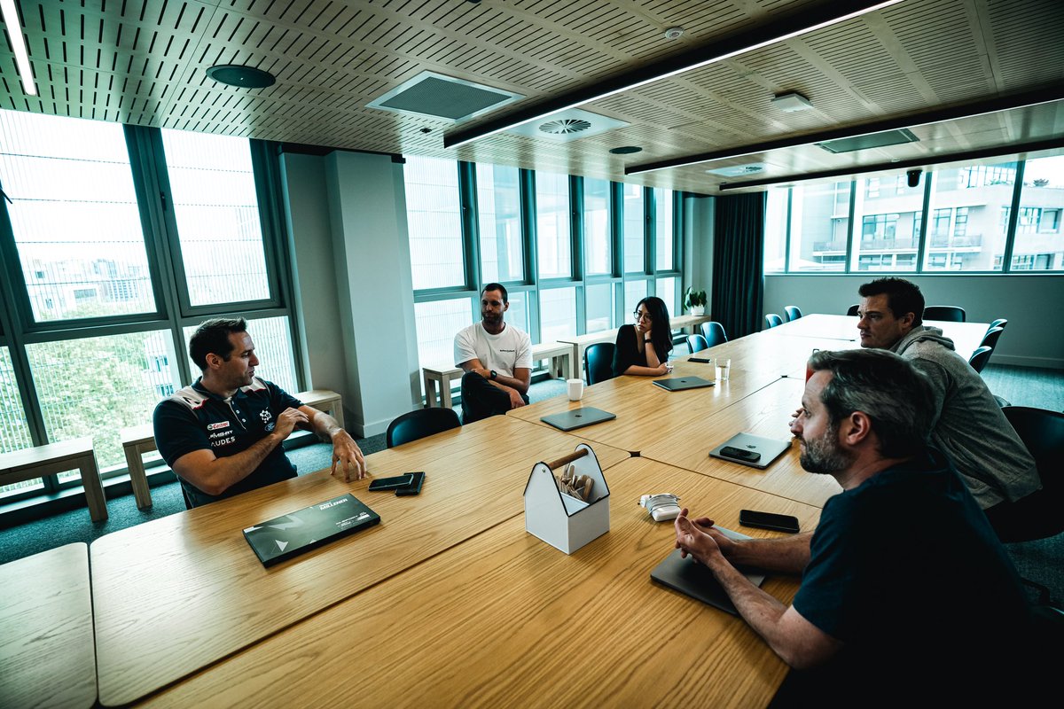 MSportLtd's tweet photo. Great to visit @SafetyCultureHQ in Sydney, with @richmillener meeting the team π, holding a fireside chat π¬ and engaging in product development π».
#WorkplaceOperationsPartner https://t.co/BMx153igYw