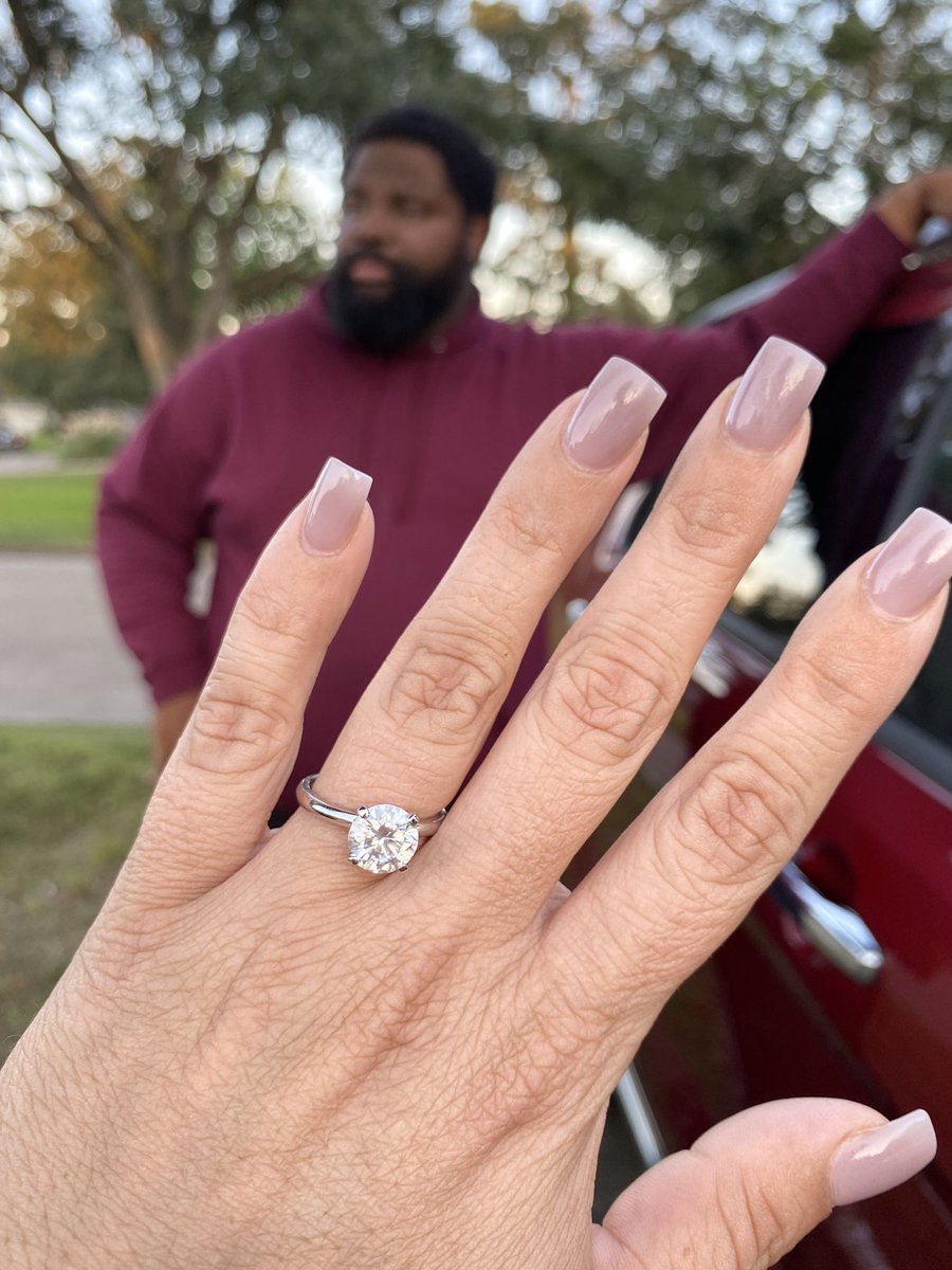just_REDD_'s tweet photo. Call me Mrs. Converse! @Allstar_Type 🤍 https://t.co/cnZTgozv1E