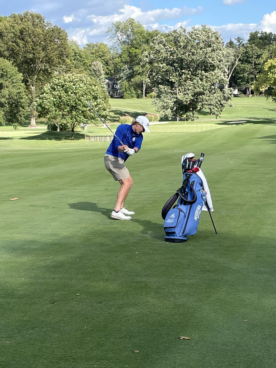 MadeiraGolfTeam's tweet photo. The CHL Champion Mustangs were able to keep their win streak alive today with solid scoring from several golfers at Wyoming GC. Leading the way for Madeira were Jackson Cunningham and Grant Rindels, both with 39. Tanner Temar helped with 43. Next step, Sectionals on Wednesday! https://t.co/zrZLT0g5gM