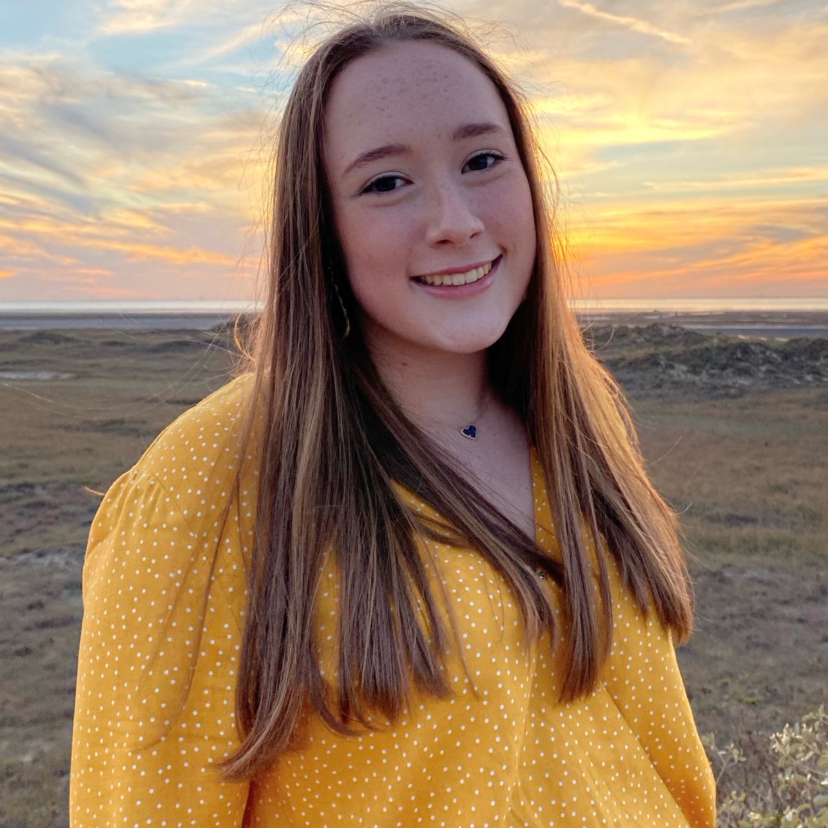HSFNews's tweet photo. #HSFStudent Cassandra Cruz, who attended HSF’s 2022 Youth Leadership Institute, hopes to attend Rice University, earn a bachelor’s degree in Biology, and later open a dental practice in her hometown. #HSFStories https://t.co/70ambbDGgg