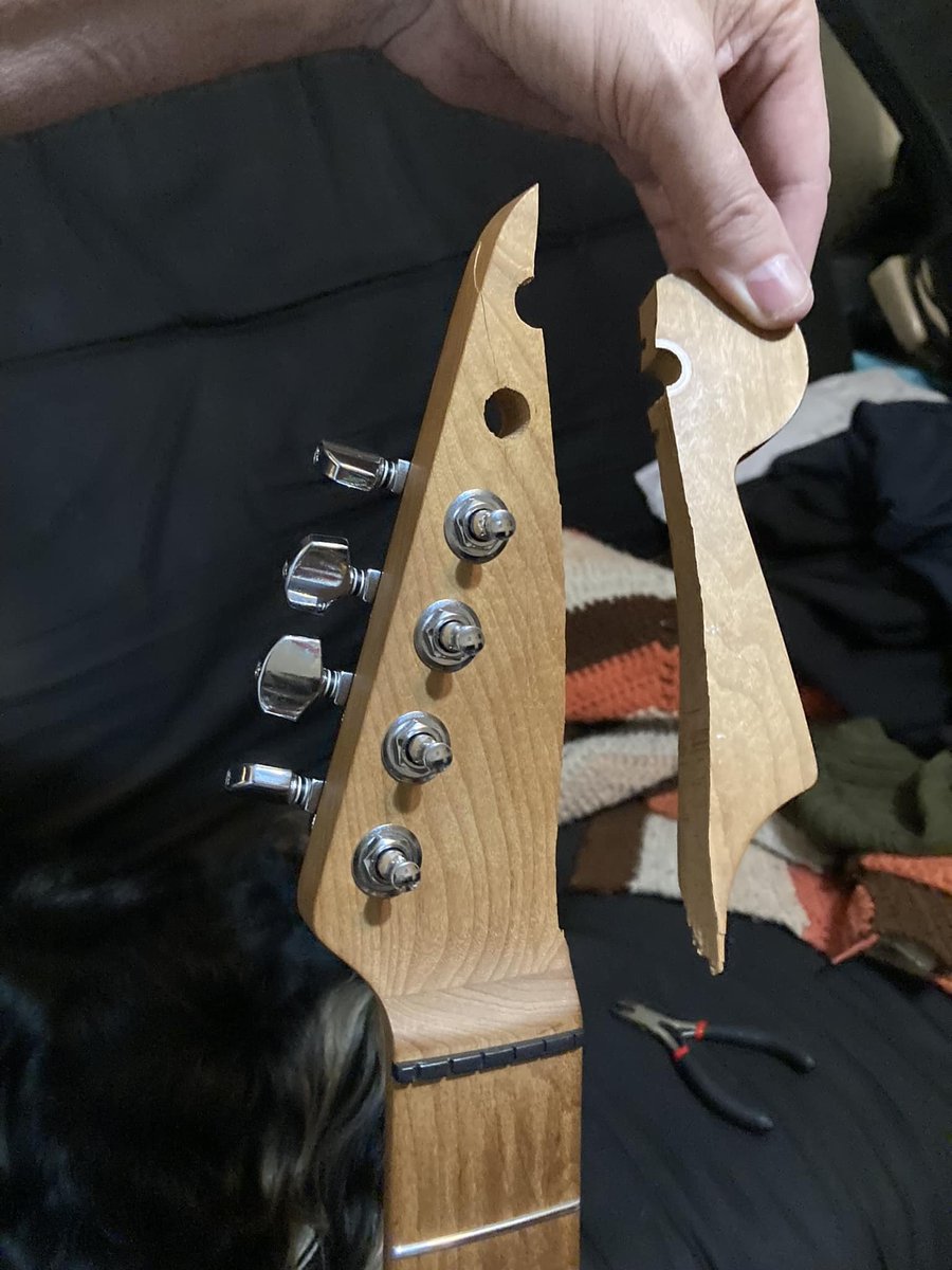 CarsGunsGuitars's tweet photo. Why I dont like #RoastedMaple guitar necks.
They are brittle AF! https://t.co/hnz6q5i1Pa