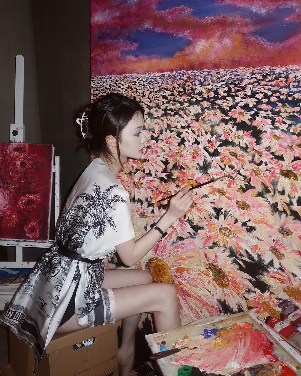 lin_language's tweet image. I'm not good at painting anything, but I'm good at painting you.