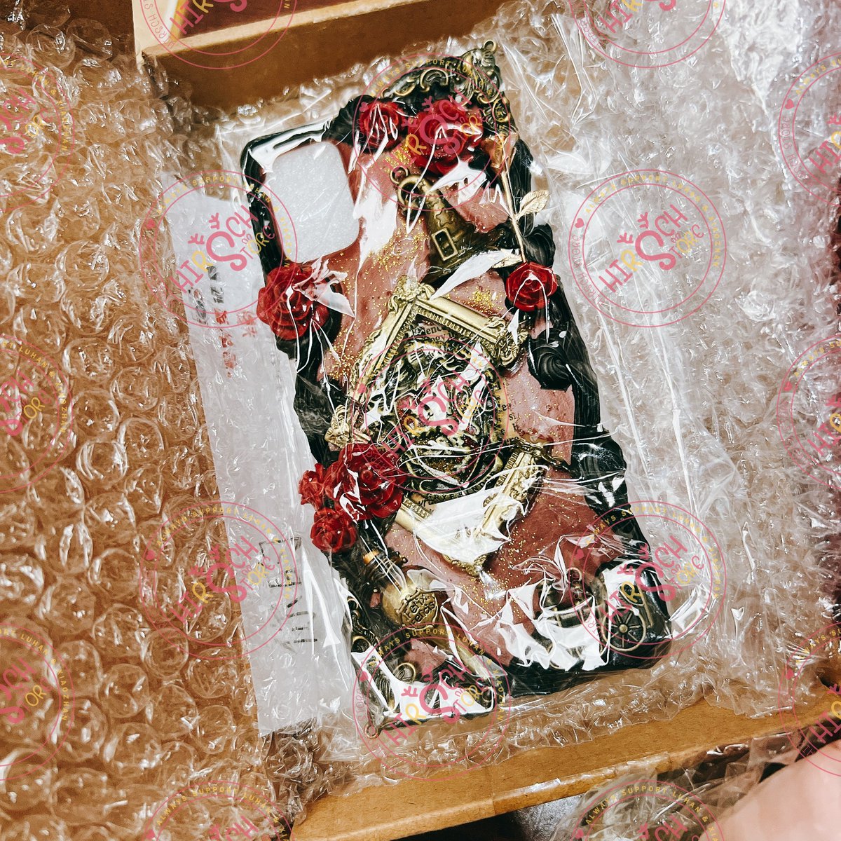 hirsch_store's tweet photo. #HirschUpdate
• ตุ๊กตาคู่ หมูน้อยป๋อ、ต่ายน้อยจ้าน 20 cm
• อมยิ้มบ๊วย
• เคสมือถือ #แฮร์รี่พอตเตอร์
• 开小灶 เกี๊ยวหมู 6 ถ้วย
ถึงไทยแล้วค่ะ กำลังทยอยแพ็คนะคะ 🧡 https://t.co/QU8xphVafa