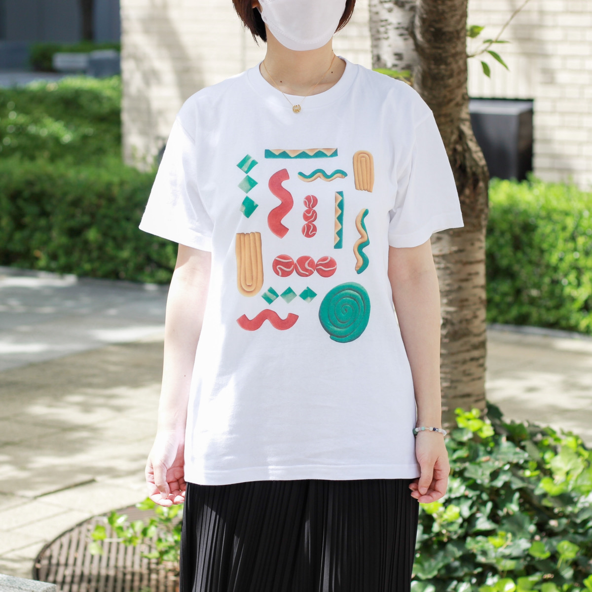 VANFU_JP's tweet photo. #バンフーデザコン 受賞作品、販売中！

学生Tシャツデザインコンテスト
優秀賞  澤 由里加さん

着用 Mサイズ
モデル 女性 身長162cm

販売価格 1,500円(税込・送料込)

ご購入はこちら
https://t.co/b6g4EfQl8j https://t.co/oUhzH191nY
