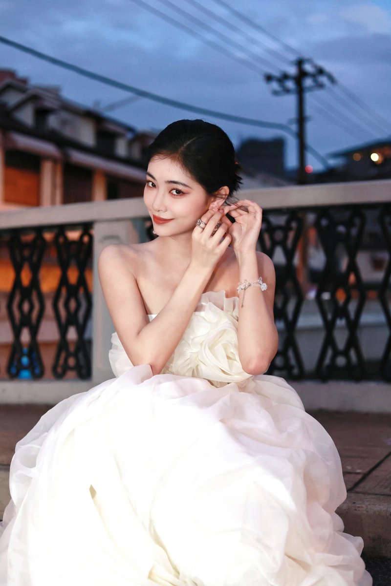 dramaskfan's tweet photo. #XuJiaQi para o desfile de moda da Vera Seriase S/S 23 no Shanghai Fashion Week 2022.
Mais fotos: https://t.co/p98oAjWNsl
#许佳琪 #KikiXu #TheFlowersAreBlooming #LegendOfYunXi #ParallelLost #TheBloomsAtRuyiPavilion #cdrama #dorama https://t.co/E733mGcX80