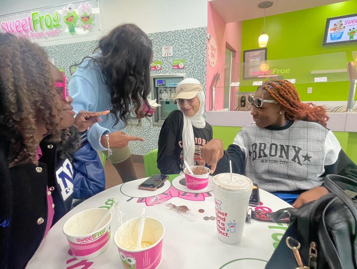 StucoNFHS's tweet photo. After officer meeting festivities 🤩🤩 #truenorth #sweetfrog #excellence https://t.co/fmni6hh9dz