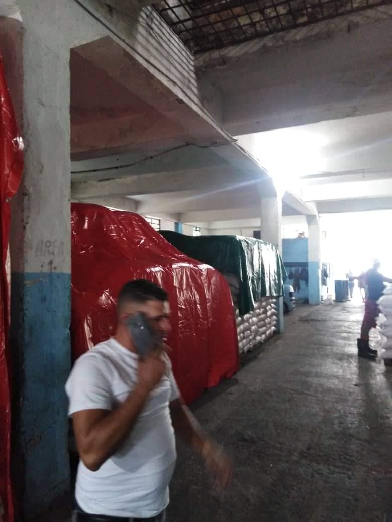 La Empresa Mayorista Habana I también se sumó al cuidado y resguardo de productos para evitar pérdidas tras el paso del Huracán Ian por el occidente del país.
#ComercioCuba
#PreparadosYAlertas 
<a href="/empa_hb1/">ETMPA HABANA I</a>