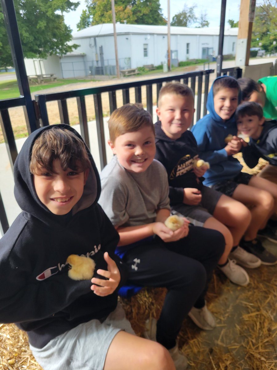 marleighraye's tweet photo. We had a great field trip to Farm Fair! We loved all the animals and learning about agriculture in our community! Our Daviess Co 4-H rocks! #burris4ths #iamwashington @WashCommSchools https://t.co/OogsnI260i