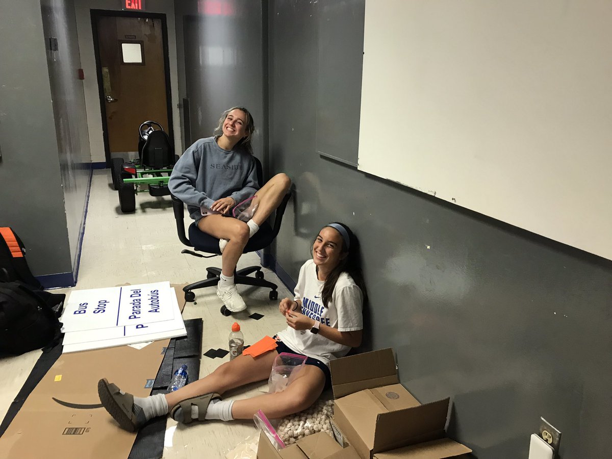 Nothing like HOCO  in the hill! Sophomores at work 🧡💙🧡 <a href="/DCcougarnation/">Dickson County High School</a>