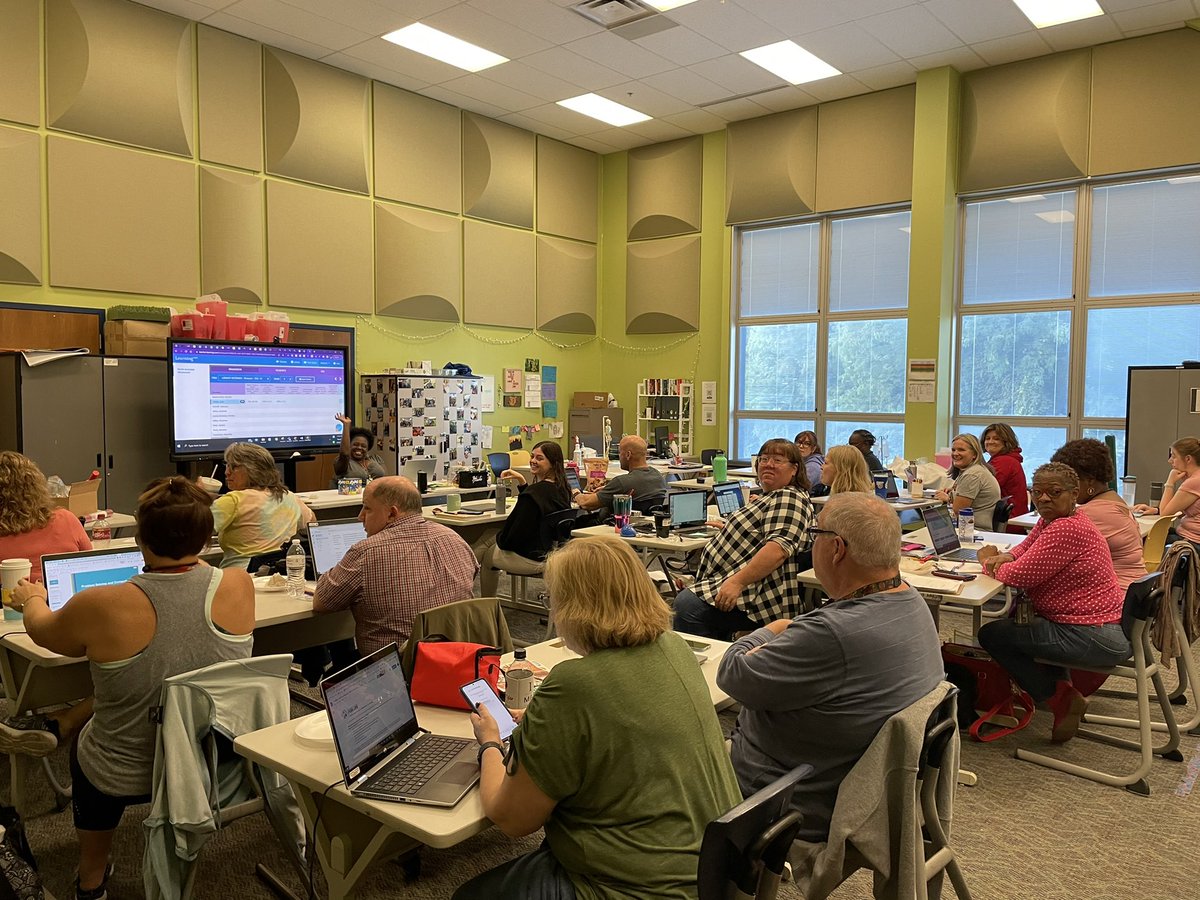 DebraLCrawford's tweet photo. Our librarians &amp; tech teachers showed up &amp; showed out for the #CPSBePresent PD Day! From collaboration across schools to a partnership w/the public library, we took learning to a new level! Thank you for making it possible! @bessleradam @TiffiniGray5 @Psimpson99 @jesshugSTEAM https://t.co/igMMLIjA8y
