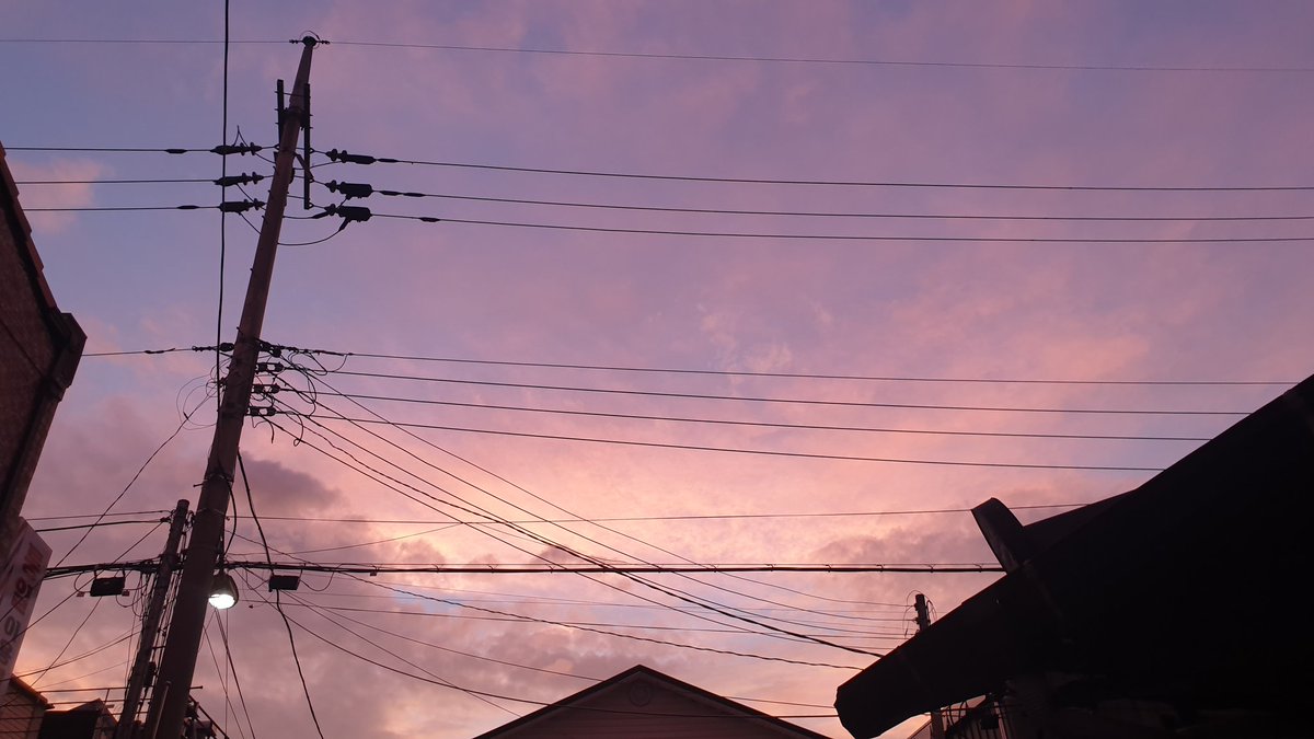 다들 잘 지내시나요? 저는 요즘 외주와 그림 공부로 바쁘게 지내고 있습니다. 미학과 미술사..어렵지만 더욱 울림있는 작품을 위해서는 필요하다고 생각되어 열심히 공부중입니다. 그럼 오늘도 각자의 길에서 더욱 빛나는 하루 되시길 바랍니다!😄

#NFT #NFTCommumity