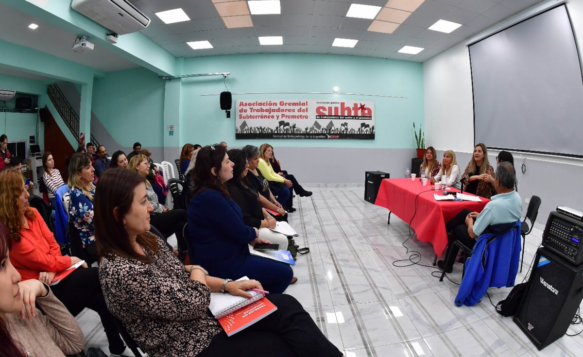 SecTrabajoAR's tweet photo. 👥 Participamos de un encuentro con los sindicatos de @intersindicalvl para debatir sobre las políticas que se están llevando a cabo para la prevención y erradicación de la violencia y acoso laboral. https://t.co/oIYMpWwKV7