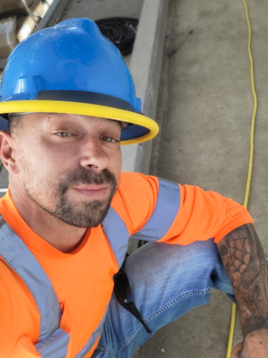 bluecollarkink1's tweet photo. Another day at the office. 

https://t.co/bHZQTgV2KQ

#onlyfans #piercings #tattoos #sleeve #JacobsLadder #apadravya #daddy #dadbod #singledad #porn #selfie #silverfox #dominant #kinky #domsub #momporn #bluecollar #rigger #colorado https://t.co/X7zQtiXuqR