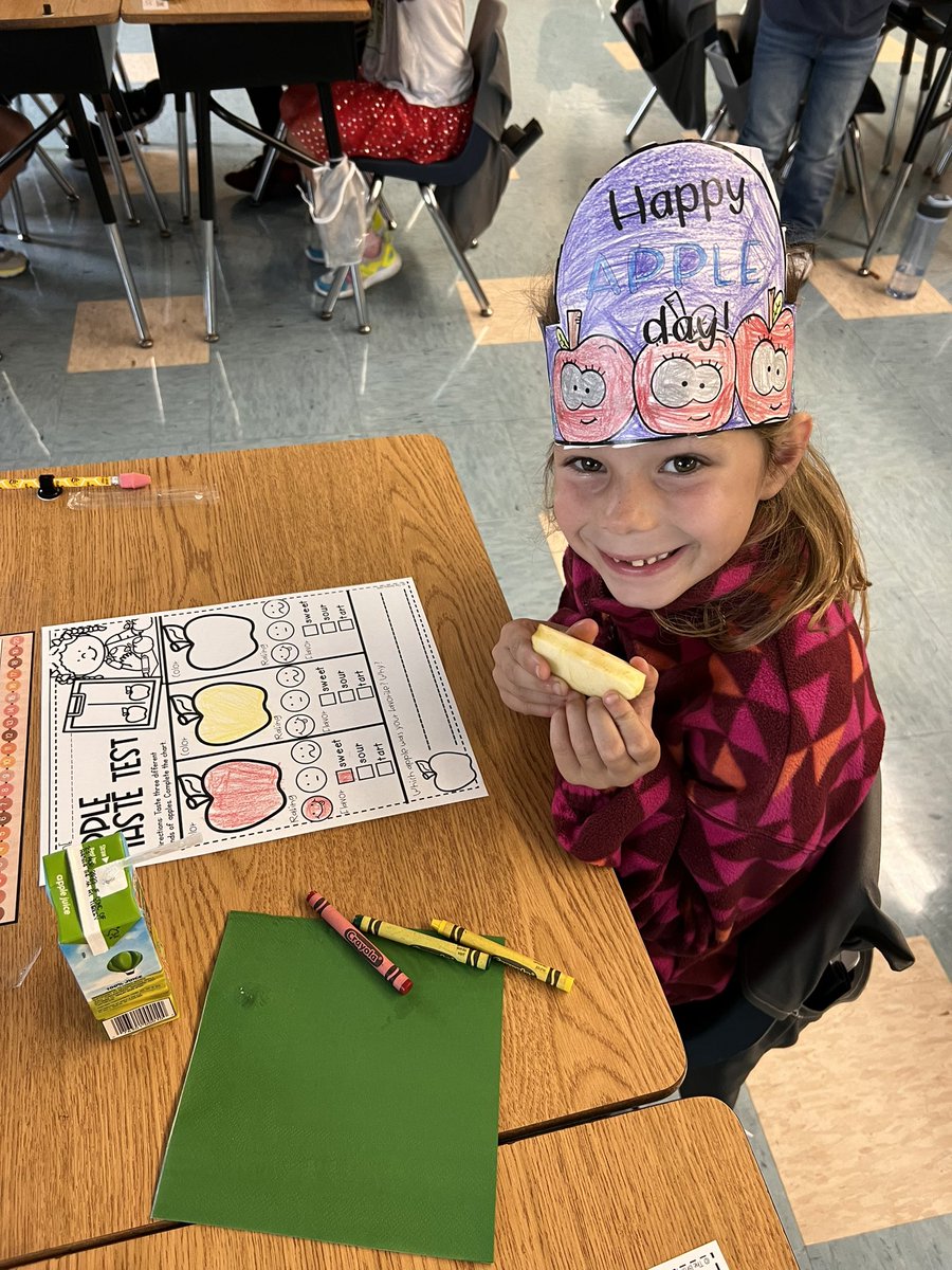 missyingst's tweet photo. Apple Day fun!🍎🍏 https://t.co/8aS5tvKfb4