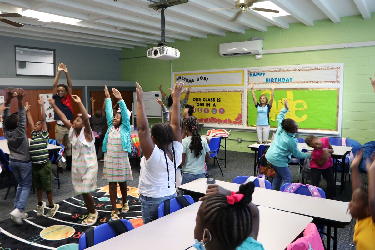 BGCCoastalPlain's tweet photo. THANK YOU @TowneBanking! As part of their Days of Caring, TowneBank staff in @GreenvilleNC volunteered at Jack Minges & Lucille W. Gorham Clubs the week of 9/12 supporting the Power Hour: Homework Help Program sponsored by #TowneBank + Money Matters to promote financial literacy. https://t.co/P83XMW02Qp